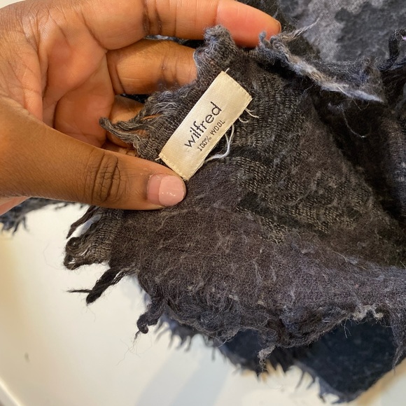 Aritzia wilfred diamond wool black/ gray scarf… - Picture 5 of 6
